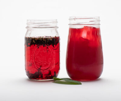 Rosa de Jamaica - deep red complex tea liquor